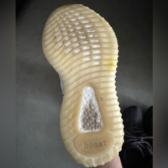 Yeezy boost 350 V2 “cream white” - Size 7 - Picture 6 of 7